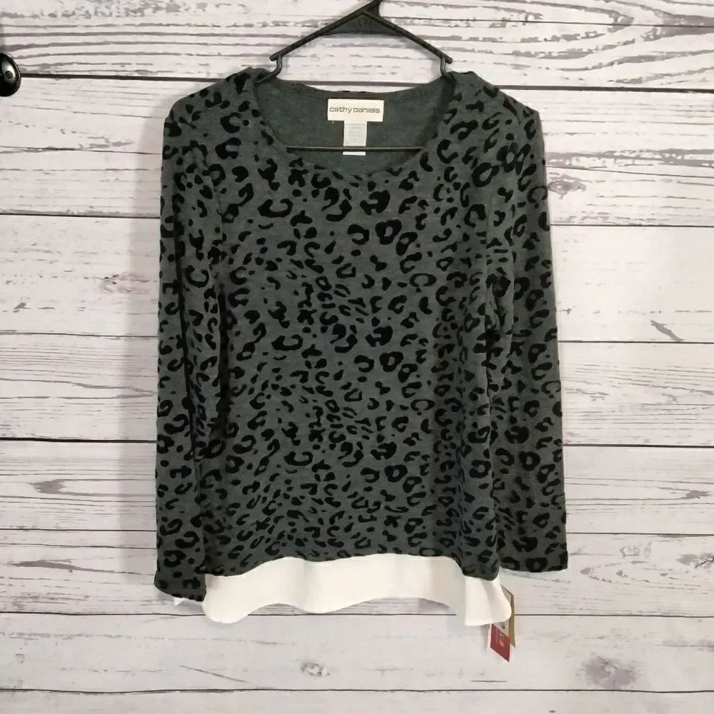 NWT: "Cathy Daniels" woman's shirt